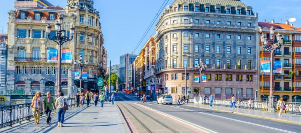 A 5 Minutos Andando Del Casco Viejo, Ayuntamiento, Plaza Circular Y Gran Via De Bilbao Y Proximo A Las 2 Lineas De Metro エクステリア 写真